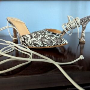 Magda Burtrum Finland Heels NWT